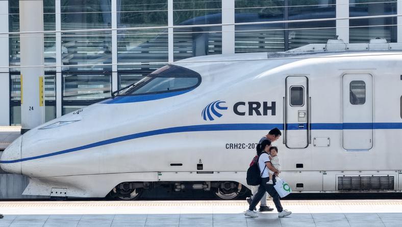 超大城市,正在拼命建“第二高铁”